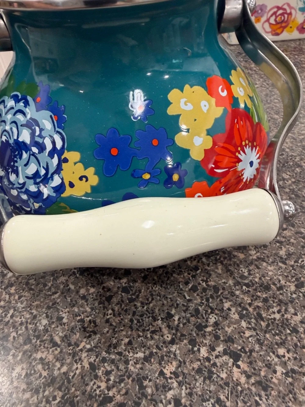 The Pioneer Woman “Dazzling Dahlias” Stovetop Kettle with Cream Handle- 2 quart